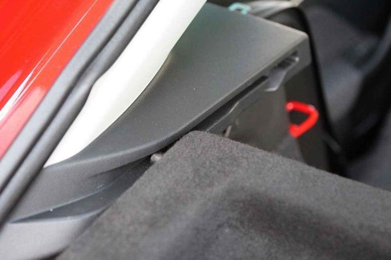 Pro Škodu je netradiční použití světel pro denní svícení v pozici nad klasickými reflektory