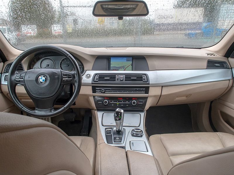 BMW Řada 5 (2010) 3.0i mat – NAVI - fotka 13 z 49