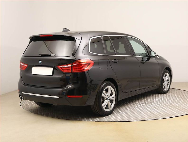 BMW Řada 2 (2021) Luxury Line 216d Gran Tourer - fotka 5 z 25