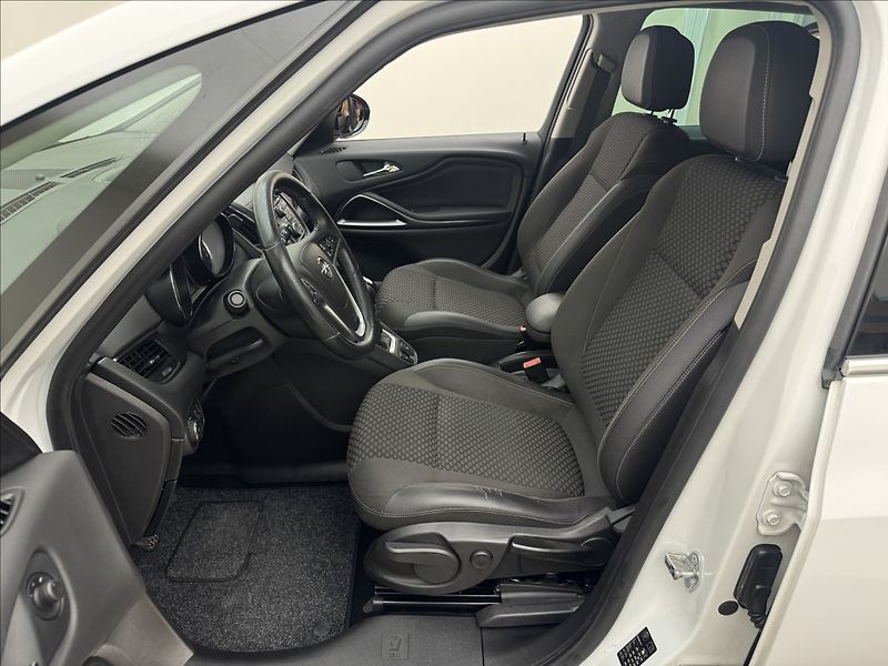 Opel Zafira 2,0 96kW VÝHŘEV SENZORY DPH ČR - fotka 30 z 35