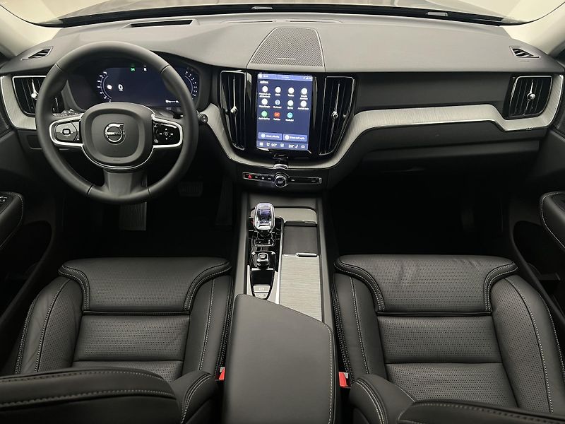 Volvo XC60 B5 AWD DARK PLUS AUT - fotka 2 z 45