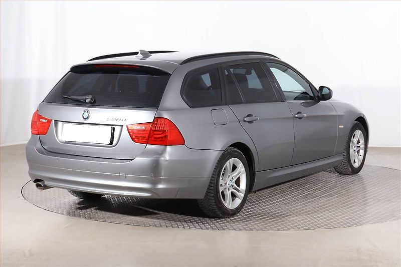 BMW Řada 3 (2010) 320 d xDrive, 4X4, Automat - fotka 5 z 24