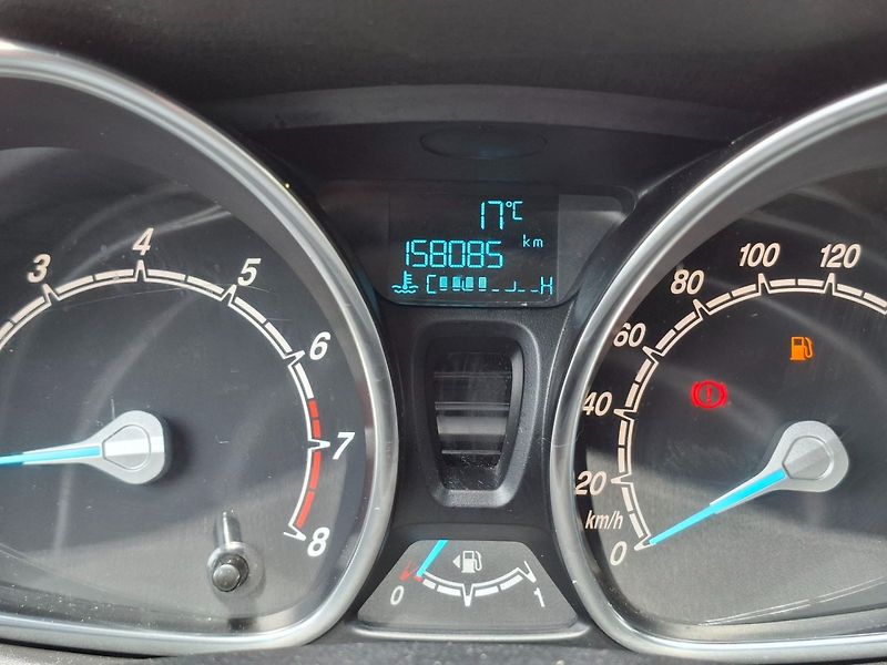 Ford Fiesta (2016) 1.25i 60kW -PARK.KAMERA - fotka 15 z 35