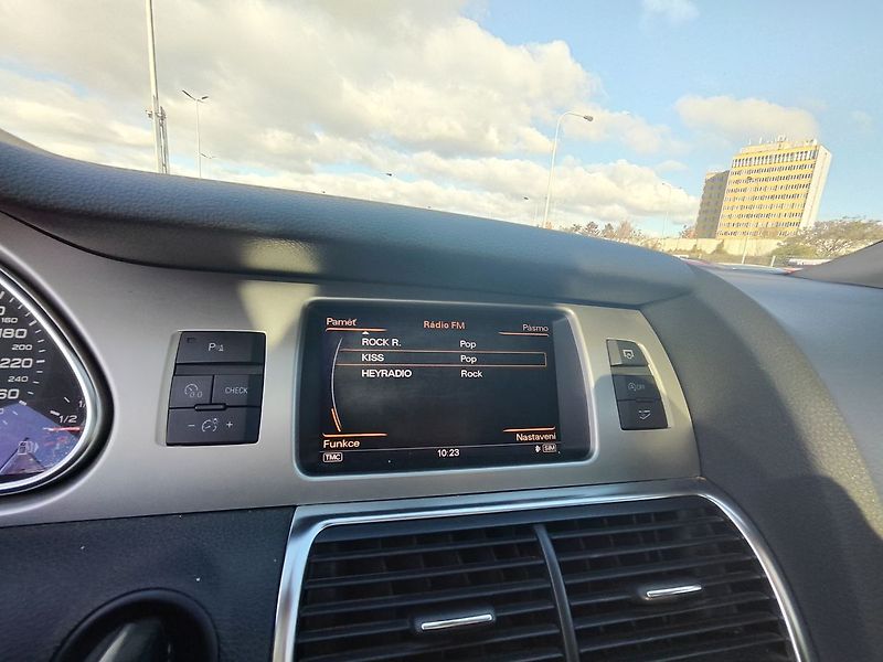 Audi Q7 3.0 TDI/180kW S-Line 4x4 AT - fotka 30 z 45
