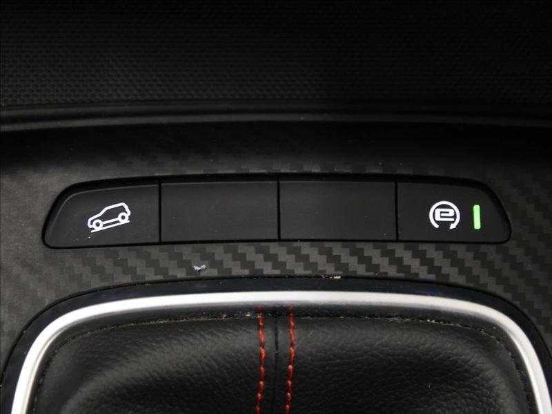 MG ZS 1,5 DVVT 78kW Essential PLUS - fotka 21 z 23