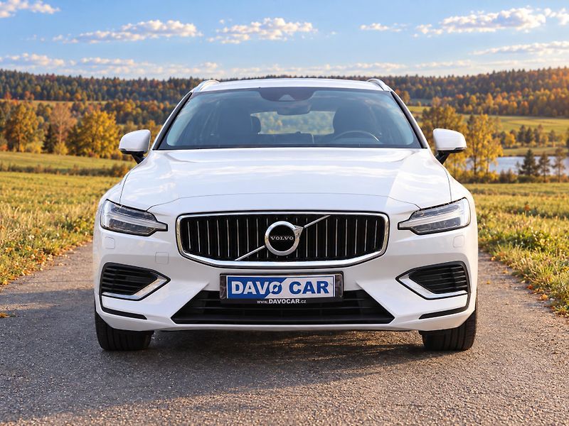 Volvo V60 2,0 B5 AWD Momentum Pro AT DPH - fotka 2 z 22