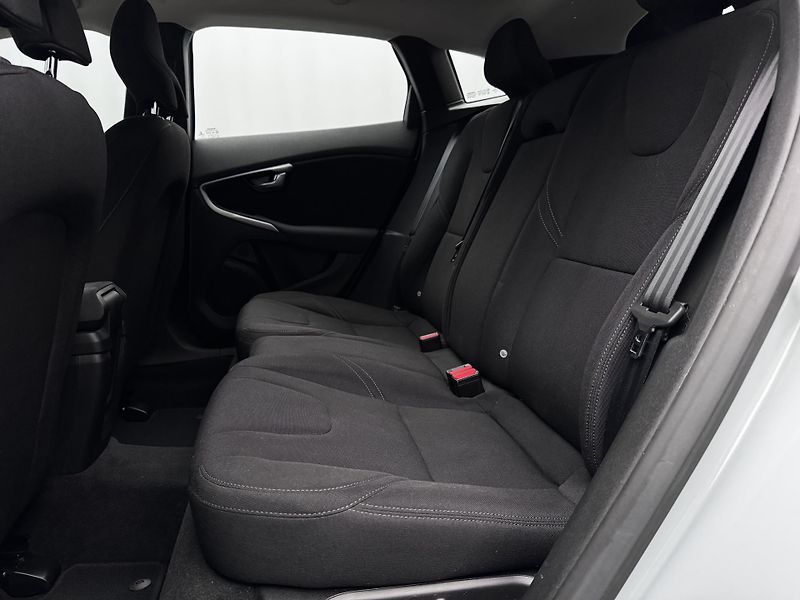 Volvo V40 T2 KINETIC CZ 1.maj REZERVACE - fotka 5 z 40