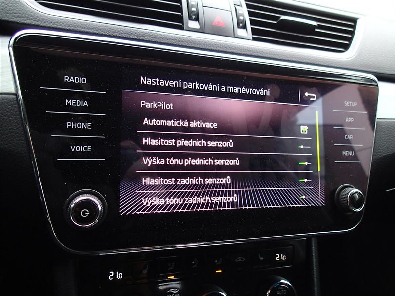 Škoda Superb 2,0 TDi, DSG, 4x4 , Tažné - fotka 22 z 48