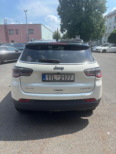 Jeep Compass (2018) 2,0 MJET 140k  4WD Limited - fotka 3 z 8
