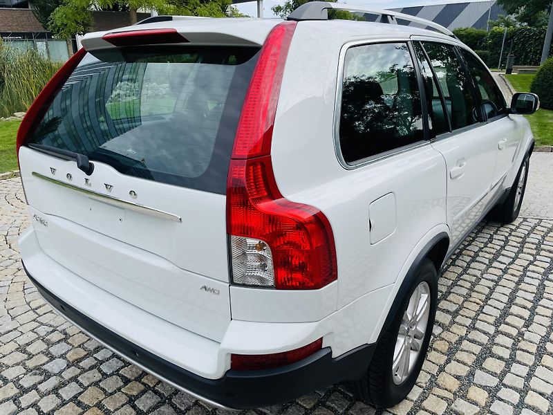 Volvo XC90 2.4D5 4x4 AUT VÝHŘEV SENZORY - fotka 12 z 40