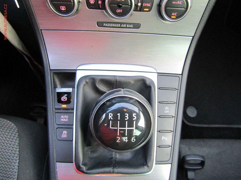 Volkswagen Passat (2013) 2.0TDi, ČR, Výhř.sed. - fotka 19 z 22