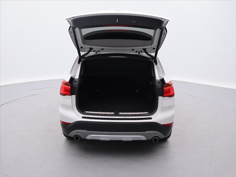 BMW X1 2.0 20d 140kW xDrive Aut. CZ - fotka 8 z 26