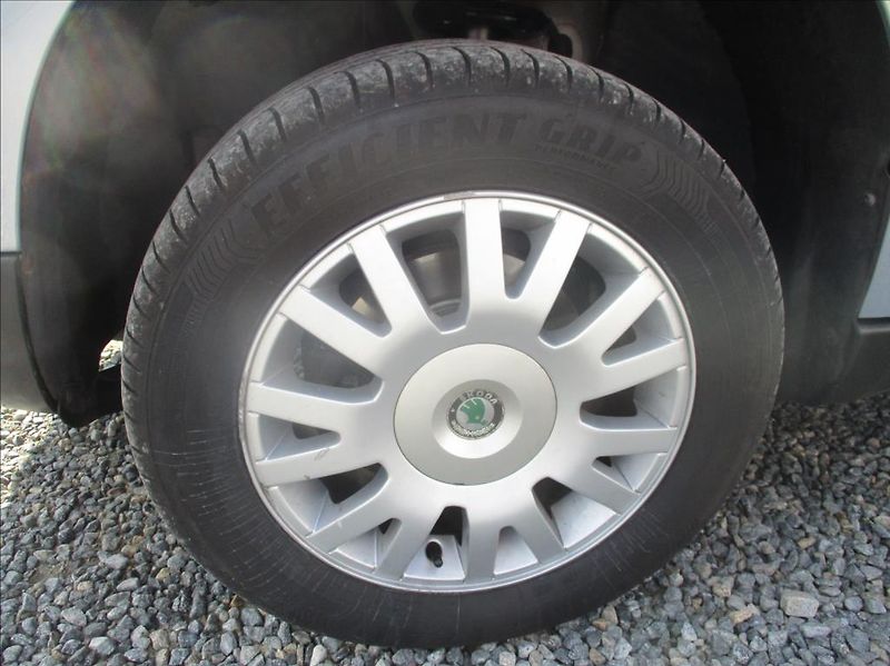 Škoda Yeti 1,2 TSI, klima,serv. historie, - fotka 18 z 31