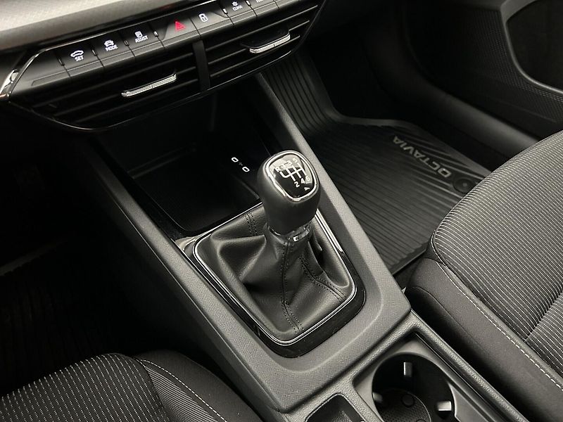 Škoda Octavia 1.5 TSI Ambition Plus - fotka 20 z 24