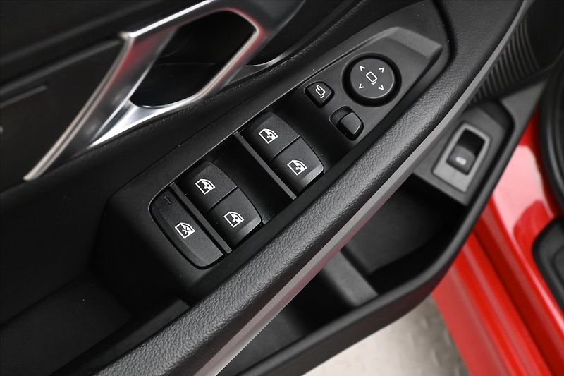 BMW Řada 3 2,0 320d 140 kW Steptronic Zár - fotka 26 z 32