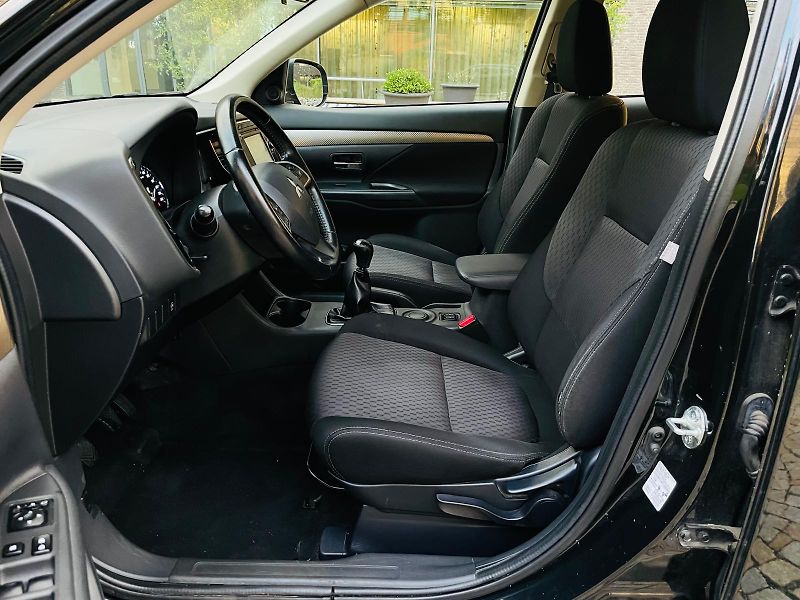 Mitsubishi Outlander 2.0i 1.MAJITEL KAMERA TAŽNÉ - fotka 27 z 43