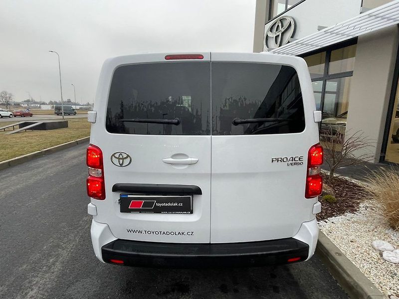 Toyota ProAce Verso 2.0D-4D 144HP M/T Business 8S - fotka 5 z 30