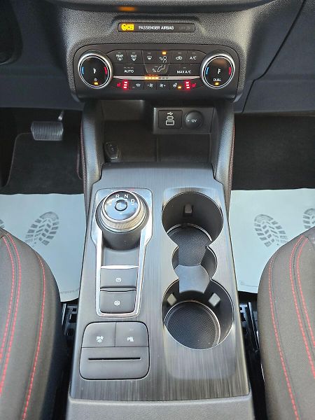 Ford Kuga 2.5 140kW 4x4 AWD ST-LINE -DPH - fotka 12 z 21
