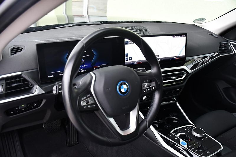 BMW i4 eDrive40 97%SoH - fotka 15 z 38
