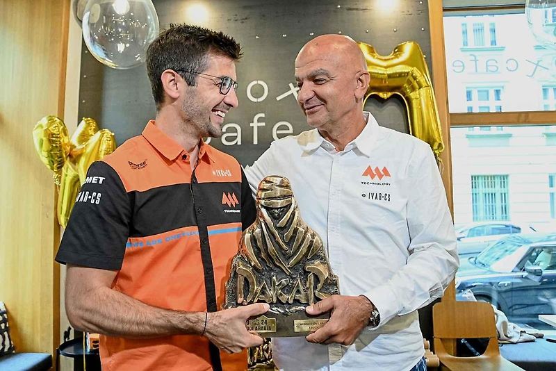 Martin Macík v posádce s Františkem Tomáškem a Davidem Švandou to dokázal. Navázal na legendárního Karla Lopraise a po třiadvaceti letech je dalším českým vítězem Rallye Dakar.