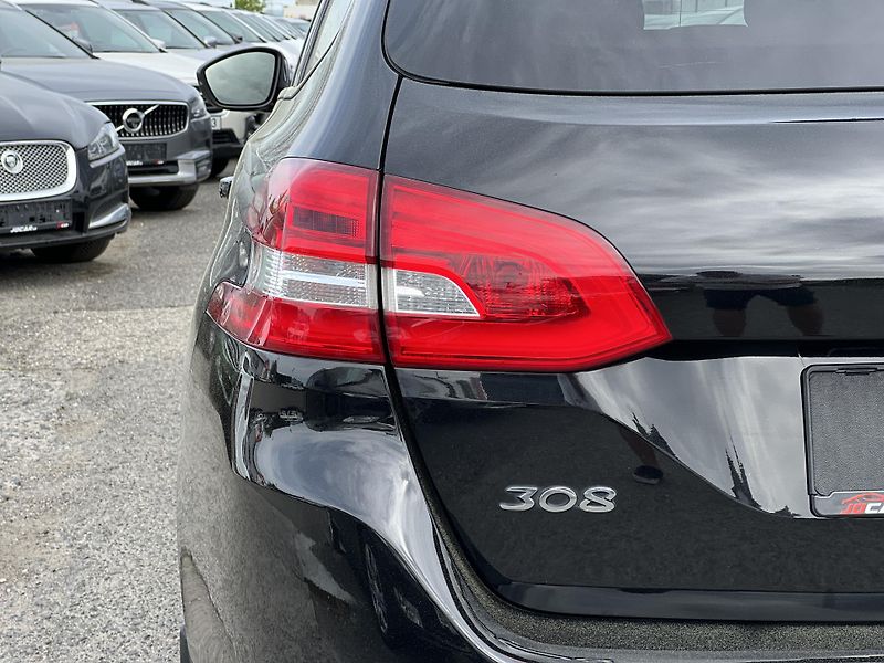 Peugeot 308 1.6HDi NAVI KLIMA TAŽNÉ ALU - fotka 42 z 45