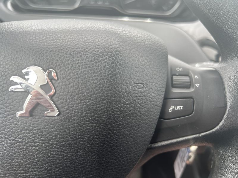 Peugeot 208 1.2i KAMERA KLIMA PŮVOD ČR - fotka 18 z 41