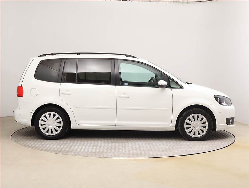 Volkswagen Touran (2014) 1.6 TDI, Navi, Tempomat - fotka 6 z 20