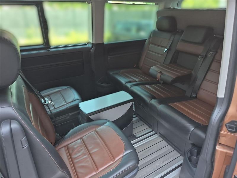 Volkswagen Multivan 2,0 TDi HIGHLINE 4MOTION - fotka 10 z 19