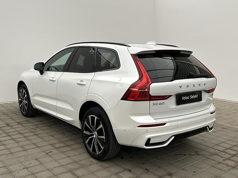 Volvo XC60 2.0  B4 4x4 ULTIMATE - fotka 3 z 34