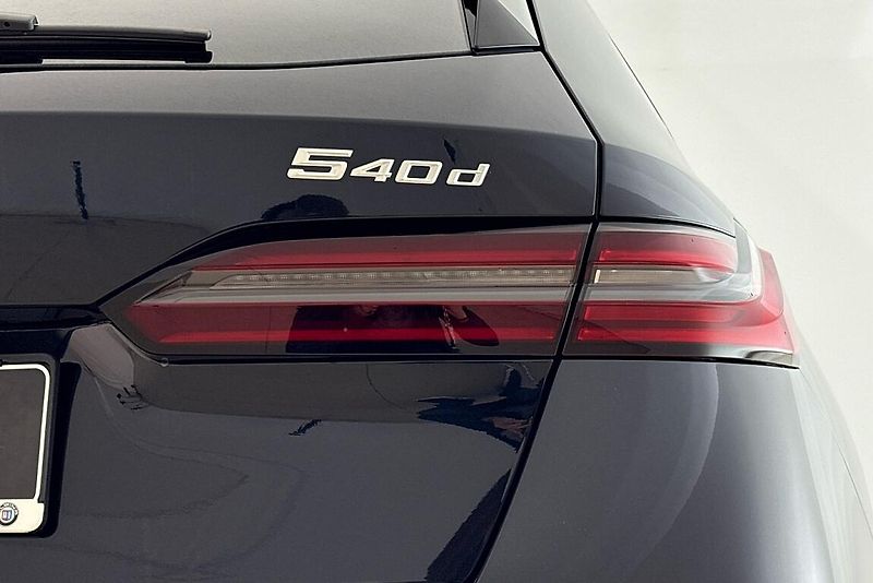 BMW Řada 5 540d xDrive Touring - fotka 4 z 16