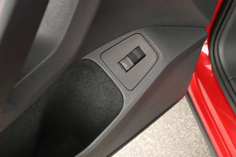 Volkswagen Tiguan (2022) 2.0 TSI - fotka 10 z 20
