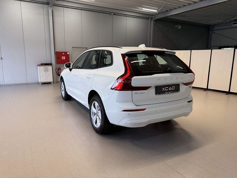 Volvo XC60 (2026) B5 2.0L 250+14 HPAT8 AWD CORE - fotka 3 z 22