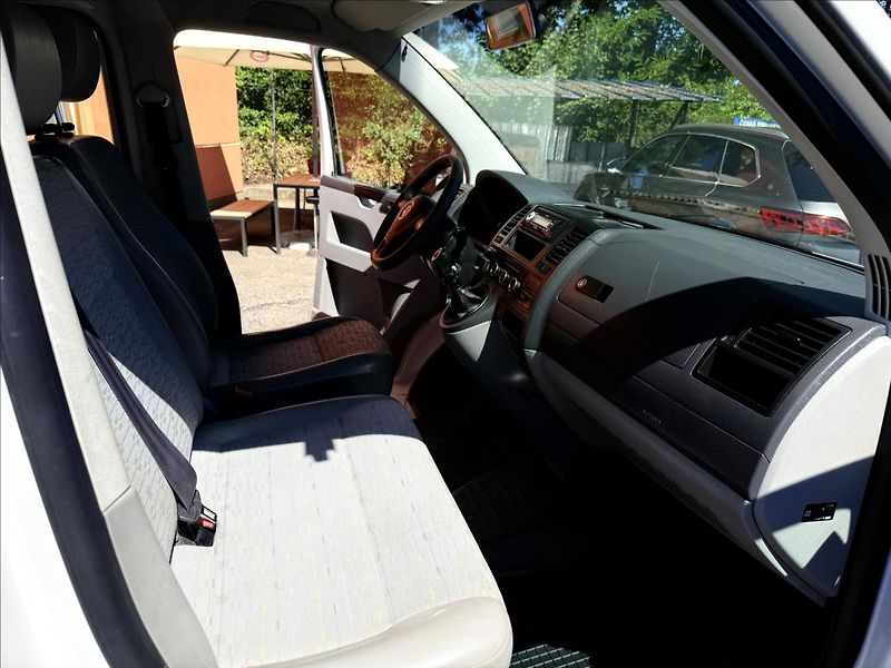 Volkswagen Transporter 2,0 TDi 4Motion - fotka 15 z 30