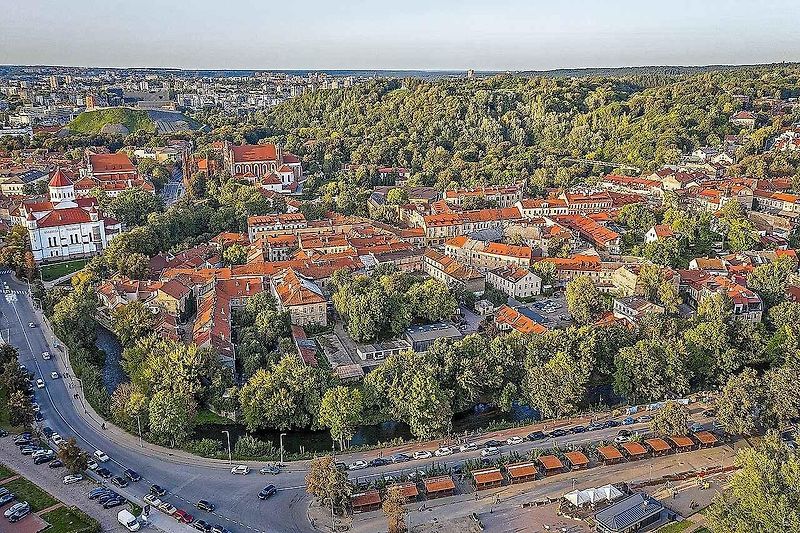 Noční pohled na litevskou metropoli Vilnius.