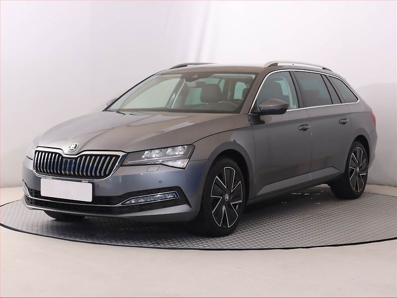 Škoda Superb (2022) Style 1.5 TSI - fotka 2 z 28