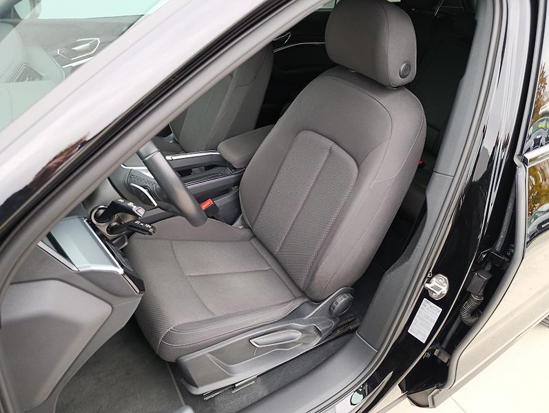 Audi e-tron 55 300kW QUATTRO S-LINE  - fotka 13 z 35