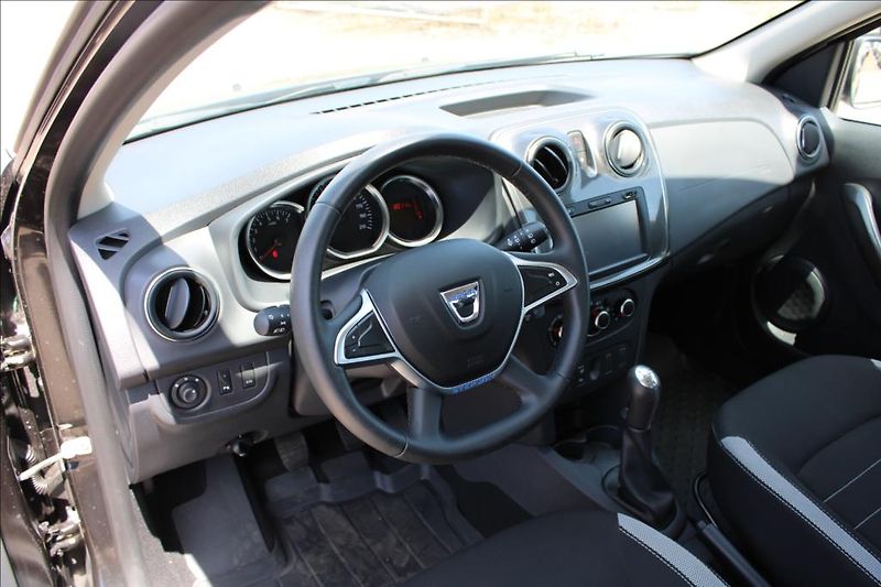Dacia Sandero 0,9 TCe  STEPWAY, TOP, ČR - fotka 10 z 31