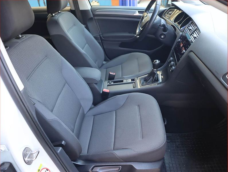 Volkswagen Golf (2018) Comfortline 1.0 TSI, Tempomat - fotka 9 z 21
