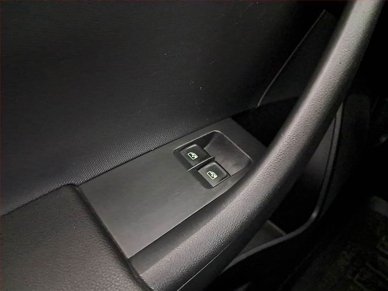 Škoda Rapid (2019) 1.0 TSI, Park. senzory - fotka 17 z 17