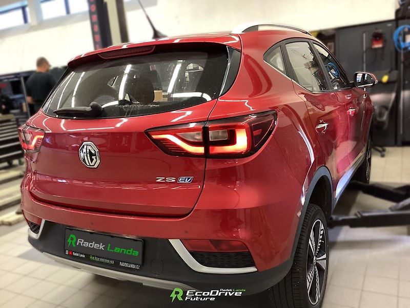 MG ZS (2021) 44,5 kWh, FWD (143 koní) - fotka 5 z 9