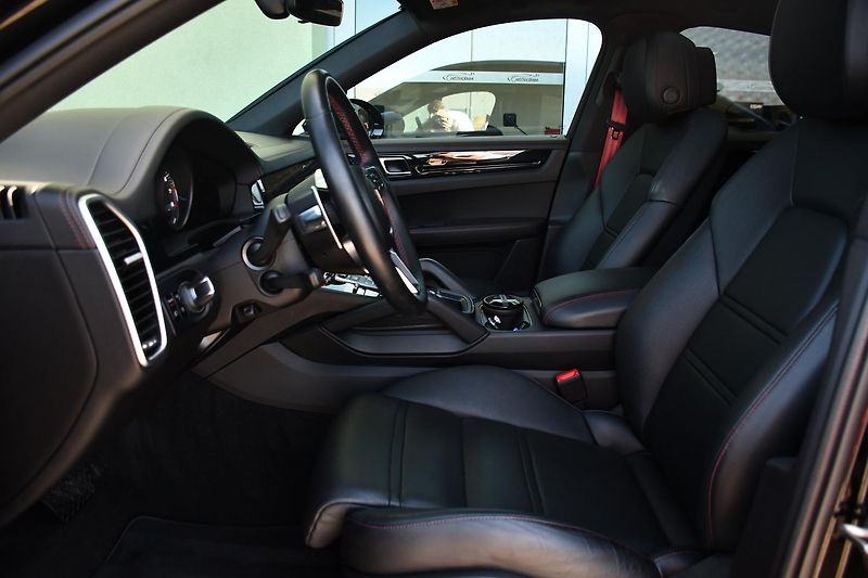 Porsche Cayenne 3.0E-REZERVACE - fotka 13 z 50