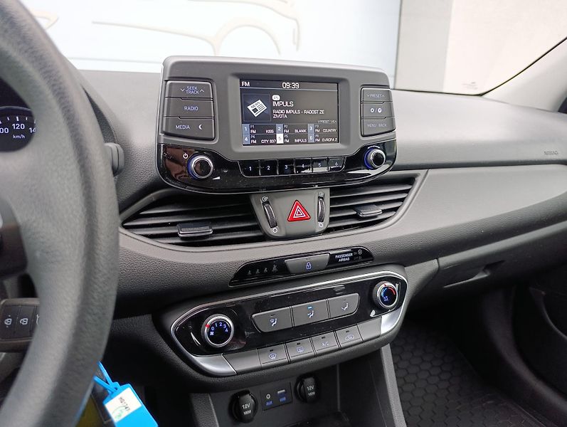 Hyundai i30 START 1.4 73kW ČR 1.MAJITEL - fotka 21 z 28