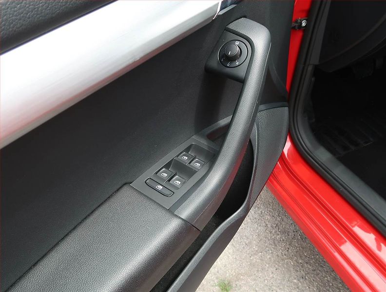 Škoda Octavia (2019) 1.6 TDI, Automat, Serv.kniha - fotka 15 z 16