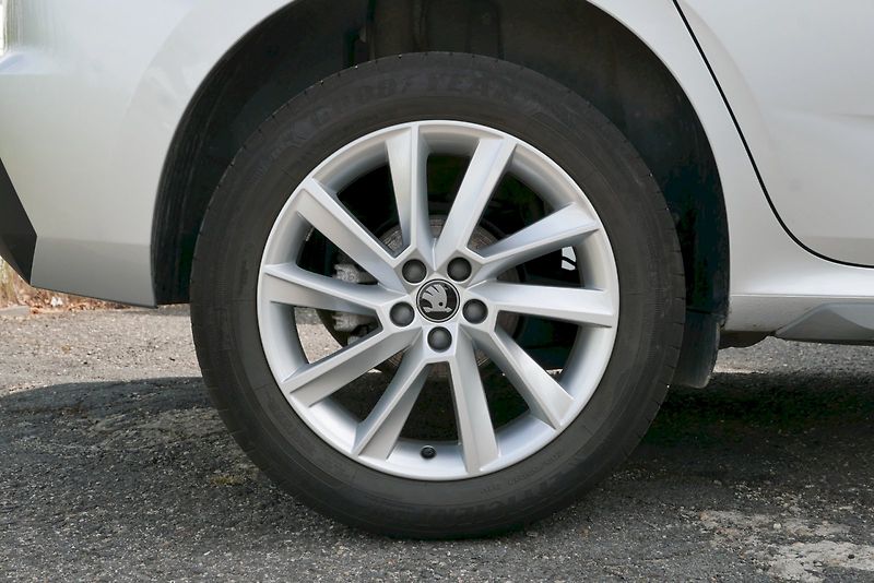 Škoda Kamiq (2025) 1.0 TSI 85 kW DSG 7° TOP Selec - fotka 26 z 27