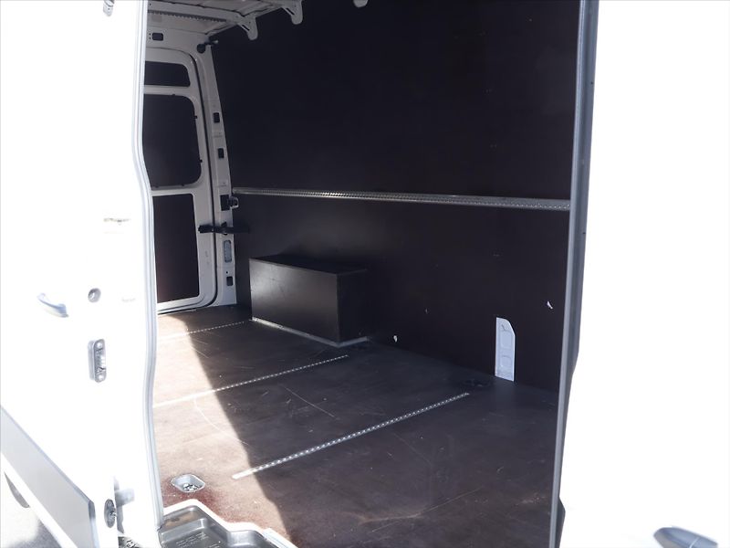 Volkswagen Crafter 2,0 TDI 103kW L3 H2 CZ DPH - fotka 11 z 24