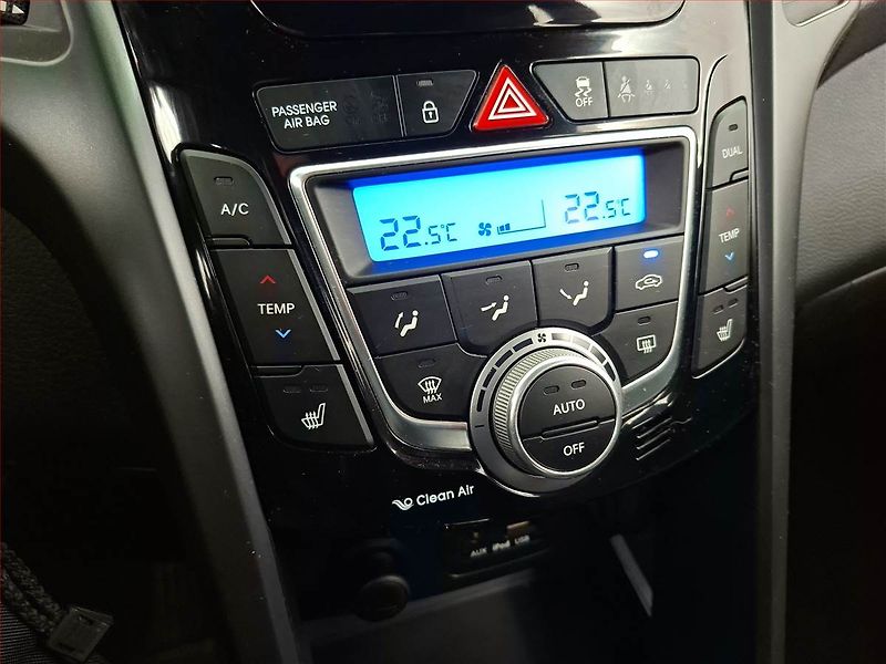 Hyundai i30 (2016) 1.6 GDI, ČR,1.maj, Tempomat - fotka 14 z 19