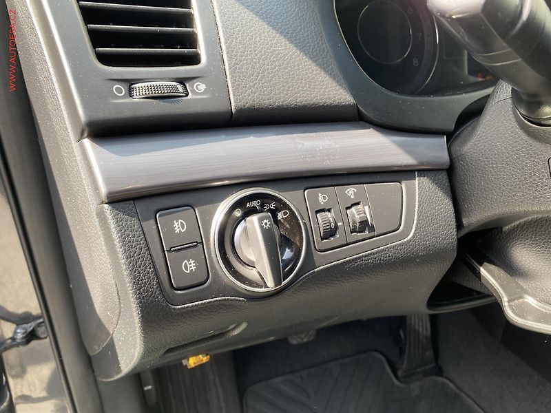 Hyundai i40 (2013) 2.0GDi, AC, park.asist - fotka 15 z 17