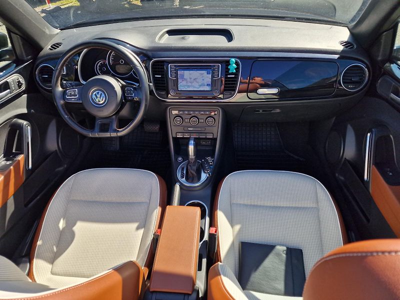 Volkswagen Beetle CABRIO 2,0TDI DSG CUP KAMERA  - fotka 13 z 26