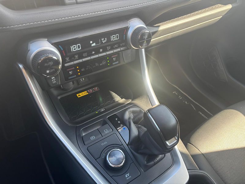 Toyota RAV4 2.5 HSD e-CVT AWD Executive - fotka 22 z 29