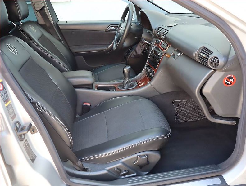 Mercedes-Benz Třídy C (2003) C 200 CDI , po STK, udržované - fotka 9 z 15